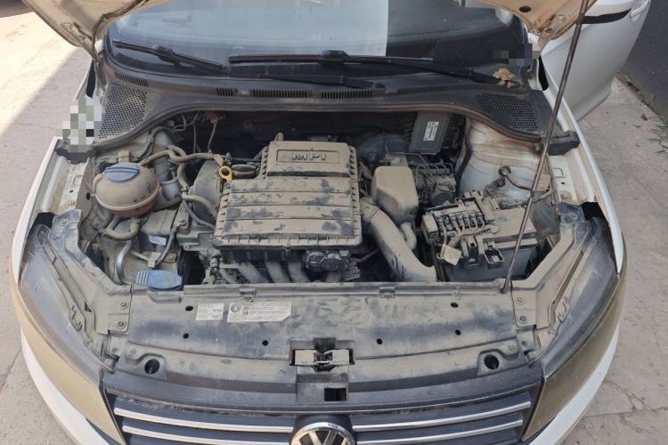 Used Volkswagen Santana 2015 1.6L Manual Fashion Edition Engine Bay