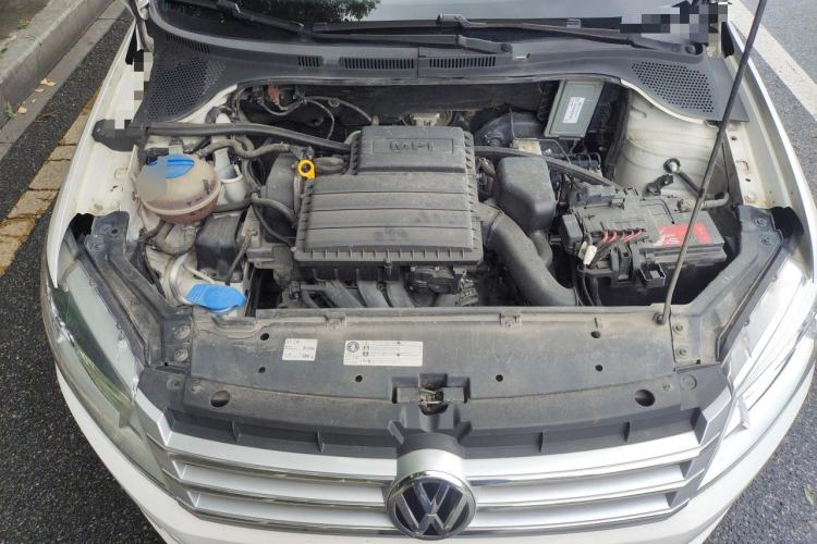 Used Volkswagen Santana 2015 1.6L Manual Comfort Edition Engine Bay