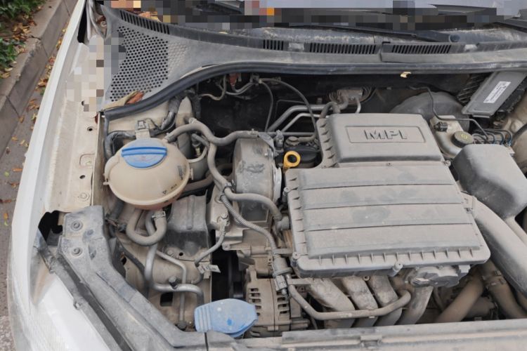 Used Volkswagen Santana 2015 1.6L Automatic Fashion Edition Engine Bay Right