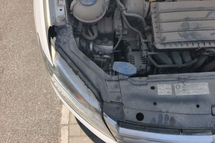 Used Volkswagen Santana 2015 1.6L Manual Fashion Edition Engine Bay Right