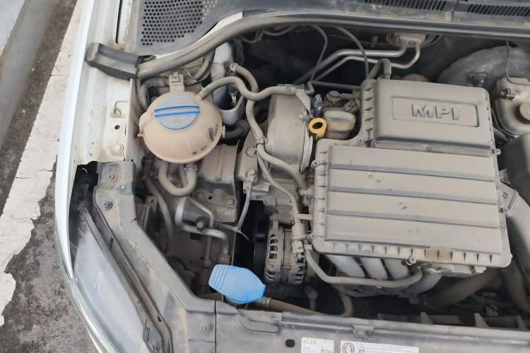 Used Volkswagen Santana 2015 Haval H6 1.6L Automatic Luxury Model Engine Bay Right