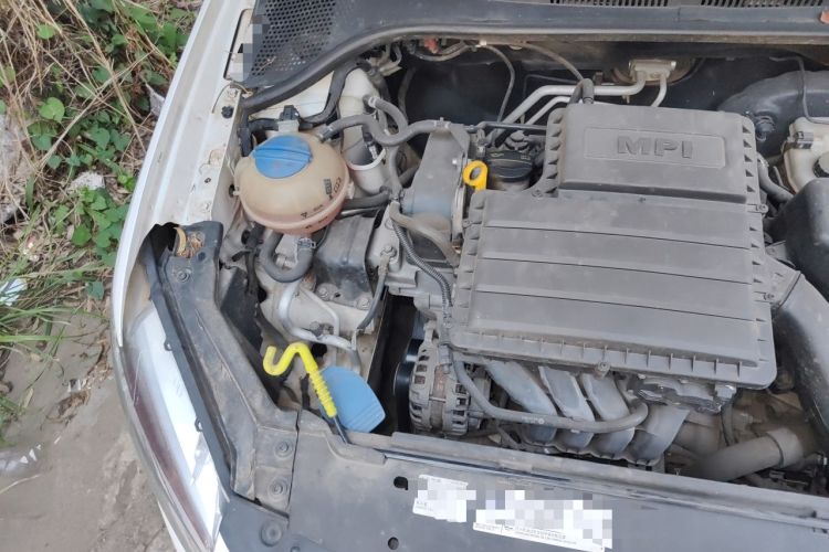 Used Volkswagen Santana 2015 1.6L Manual Comfort Edition Engine Bay Right