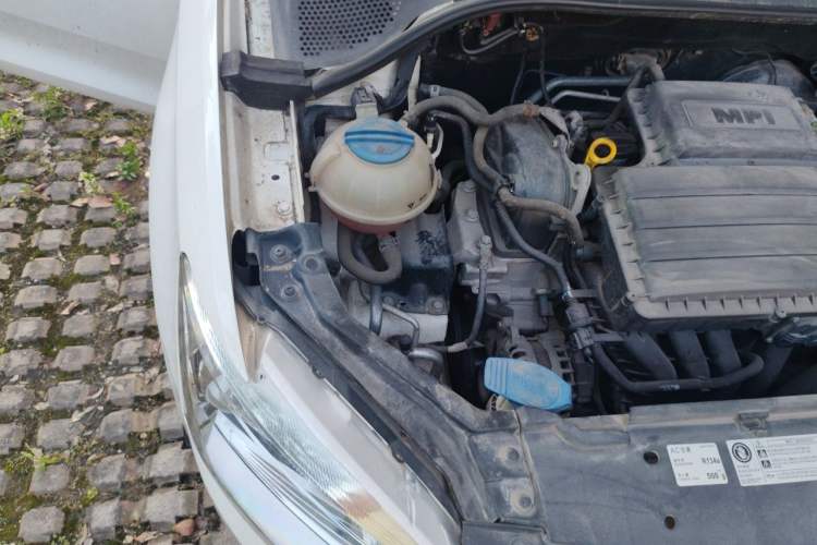 Used Volkswagen Santana 2015 1.6L Manual Fashion Edition Engine Bay Right