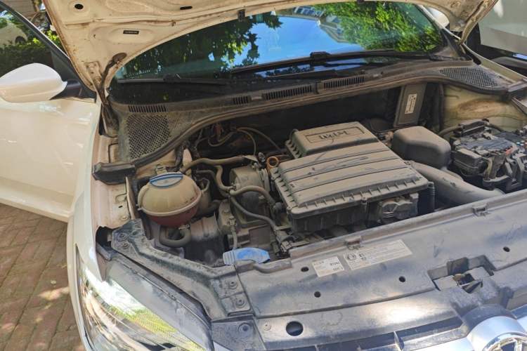 Used Volkswagen Santana 2015 1.6L Automatic Comfort Edition Engine Bay Right