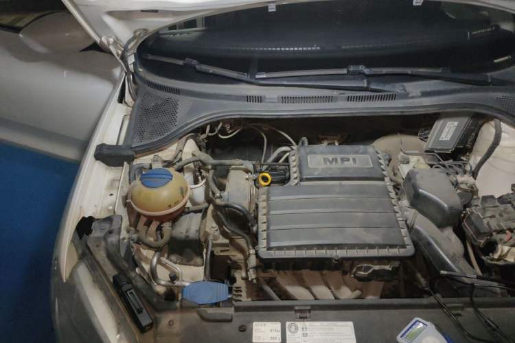 Used Volkswagen Santana 2015 1.6L Manual Fashion Edition Engine Bay Right