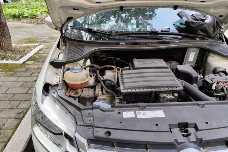 Used Volkswagen Santana 2015 1.4L Manual Fashion Edition Engine Bay Right