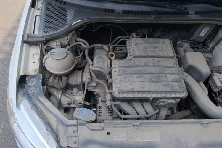 Used Volkswagen Santana 2015 1.6L Manual Fashion Edition Engine Bay Right
