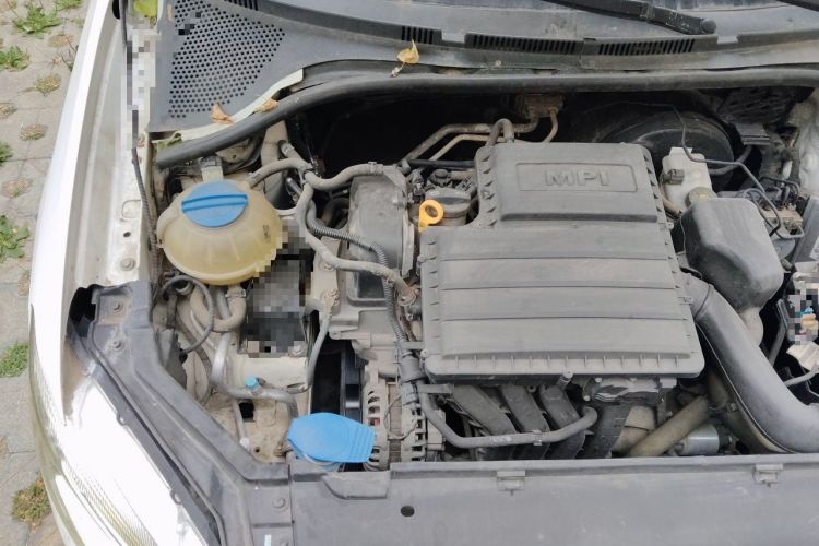 Used Volkswagen Santana 2015 1.6L Manual Fashion Edition Engine Bay Right