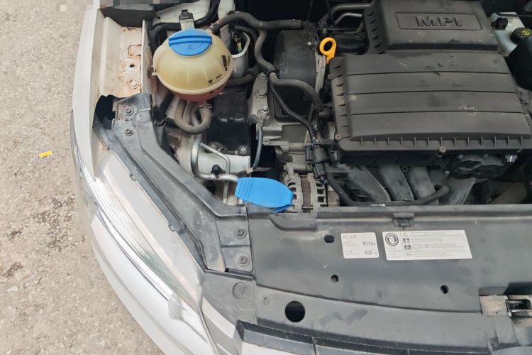 Used Volkswagen Santana 2015 1.6L Automatic Fashion Edition Engine Bay Right