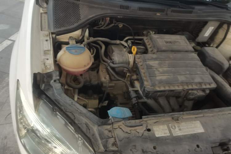 Used Volkswagen Santana 2015 1.6L Manual Fashion Edition Engine Bay Right