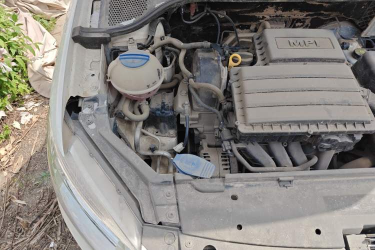 Used Volkswagen Santana 2015 1.6L Manual Fashion Edition Engine Bay Right
