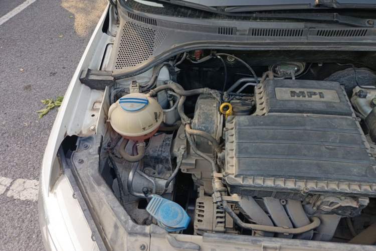 Used Volkswagen Santana 2015 1.6L Automatic Comfort Edition Engine Bay Right