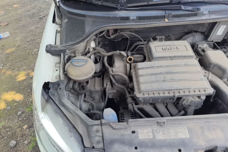 Used Volkswagen Santana 2015 1.6L Automatic Fashion Edition Engine Bay Right