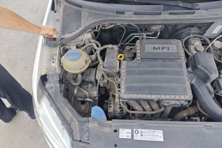 Used Volkswagen Santana 2015 1.4L Manual Fashion Edition Engine Bay Right