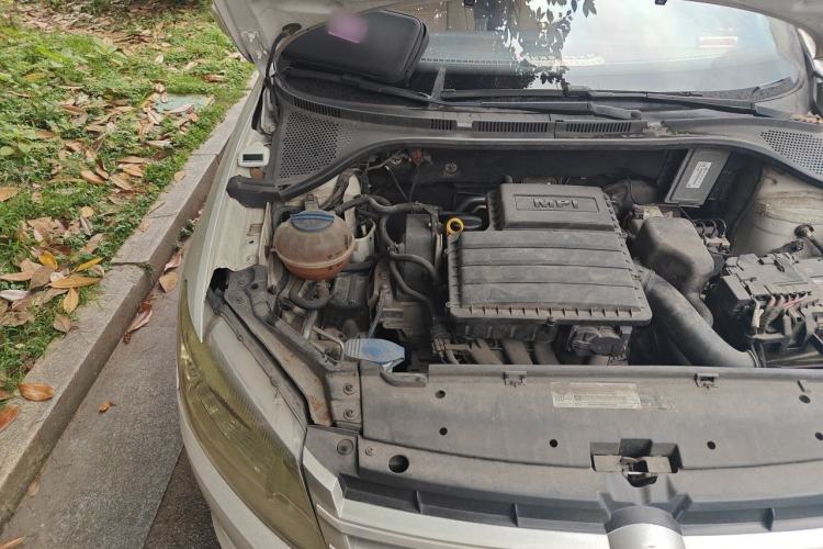 Used Volkswagen Santana 2015 1.4L Manual Fashion Edition Engine Bay Right