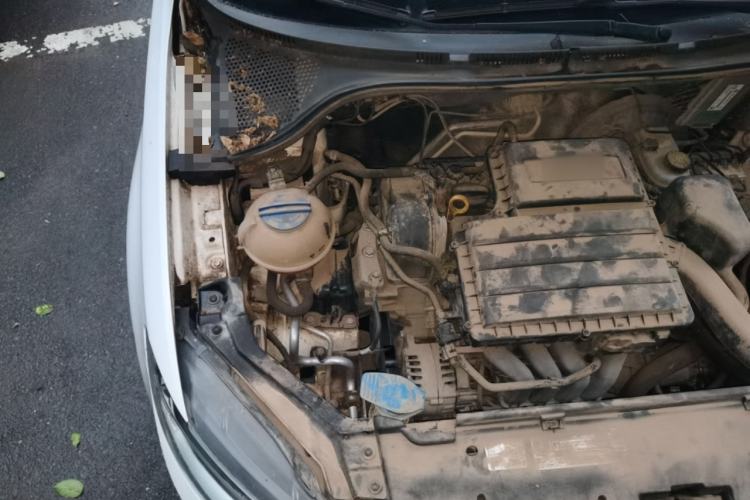 Used Volkswagen Santana 2015 HaoNa 1.6L Manual Fashion Edition Engine Bay Right