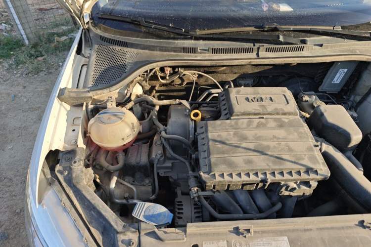 Used Volkswagen Santana 2015 1.4L Manual Fashion Edition Engine Bay Right
