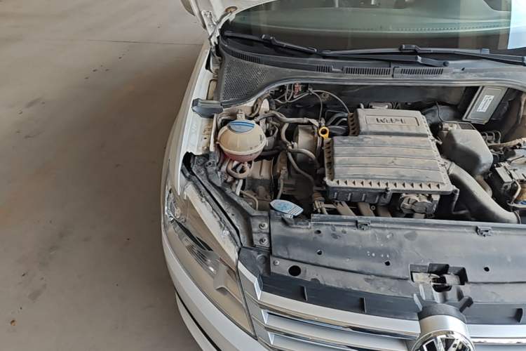 Used Volkswagen Santana 2015 1.6L Automatic Comfort Edition Engine Bay Right