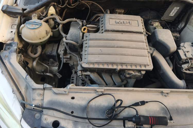 Used Volkswagen Santana 2015 1.6L Manual Fashion Edition Engine Bay Right