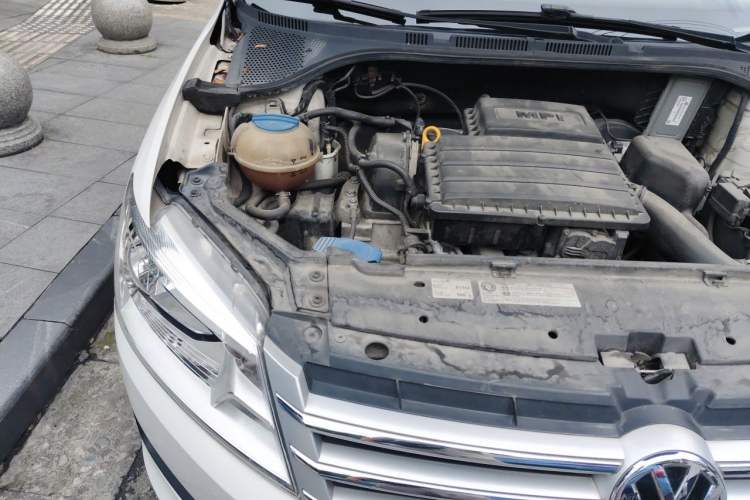 Used Volkswagen Santana 2015 1.6L Manual Comfort Edition Engine Bay Right