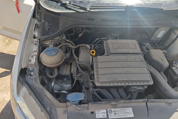 Used Volkswagen Santana 2015 1.6L Manual Fashion Edition Engine Bay Right
