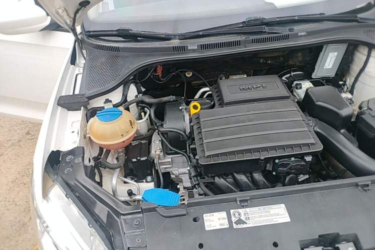 Used Volkswagen Santana 2015 1.4L Manual Fashion Edition Engine Bay Right