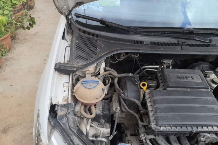 Used Volkswagen Santana 2015 1.4L Manual Fashion Edition Engine Bay Right