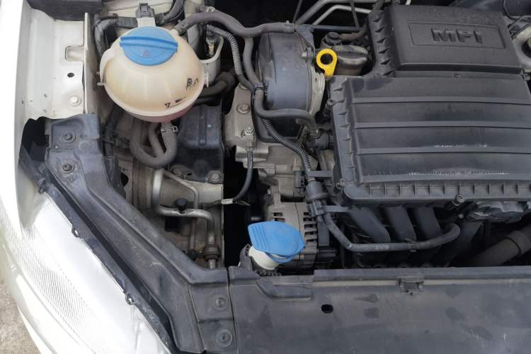 Used Volkswagen Santana 2015 1.4L Manual Comfort Edition Engine Bay Right