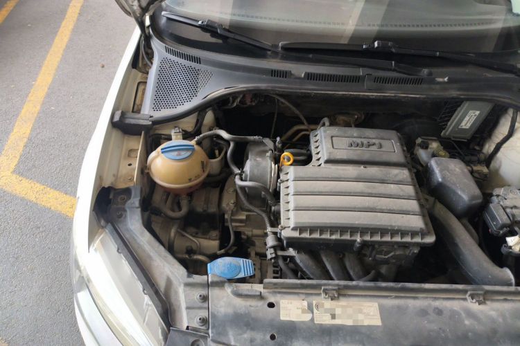 Used Volkswagen Santana 2015 1.6L Manual Fashion Edition Engine Bay Right