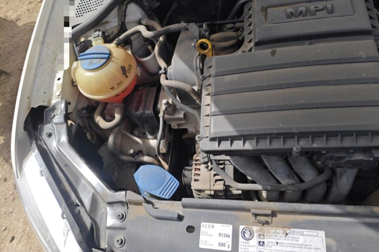 Used Volkswagen Santana 2015 1.6L Manual Fashion Edition Engine Bay Right