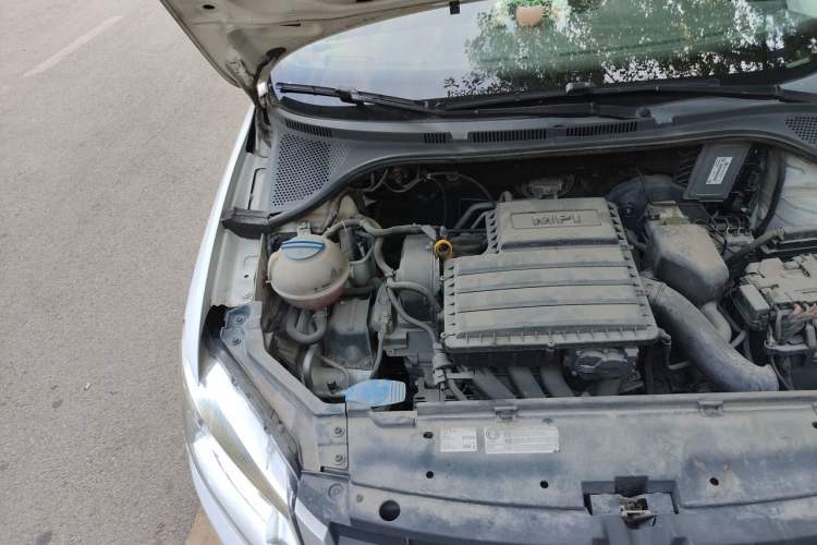 Used Volkswagen Santana 2015 1.6L Automatic Comfort Edition Engine Bay Right