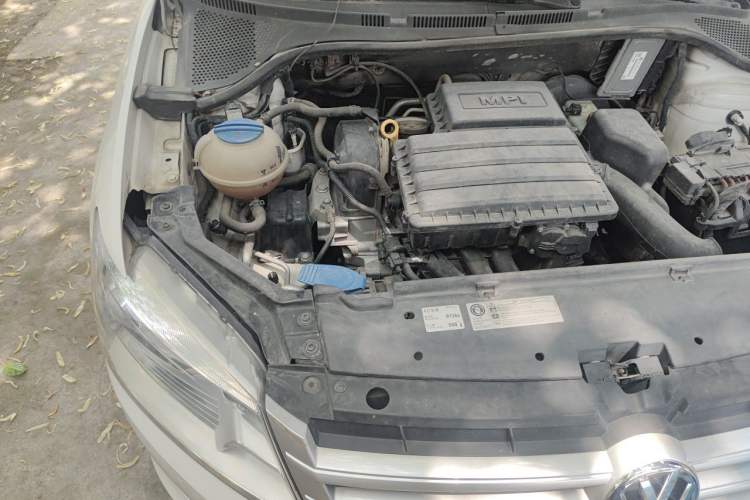 Used Volkswagen Santana 2015 1.4L Manual Fashion Edition Engine Bay Right