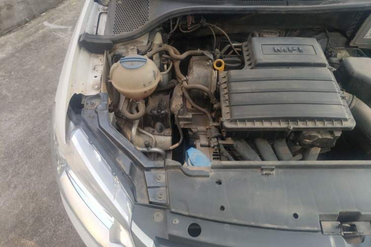Used Volkswagen Santana 2015 1.6L Manual Fashion Edition Engine Bay Right