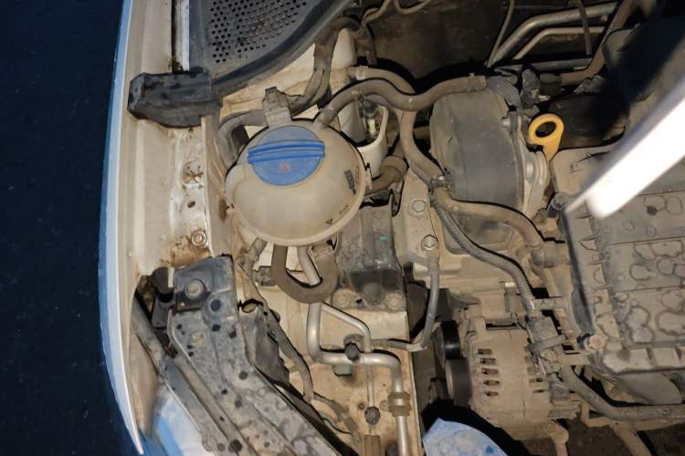 Used Volkswagen Santana 2015 1.6L Manual Comfort Edition Engine Bay Right