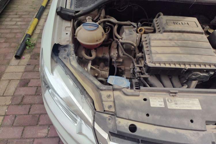 Used Volkswagen Santana 2015 1.6L Automatic Comfort Edition Engine Bay Right