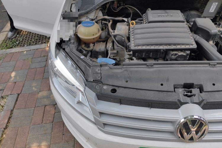 Used Volkswagen Santana 2015 1.6L Manual Fashion Edition Engine Bay Right