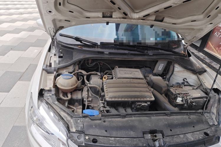 Used Volkswagen Santana 2015 1.6L Manual Comfort Edition Engine Bay Right