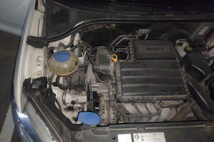 Used Volkswagen Santana 2015 1.6L Automatic Comfort Edition Engine Bay Right