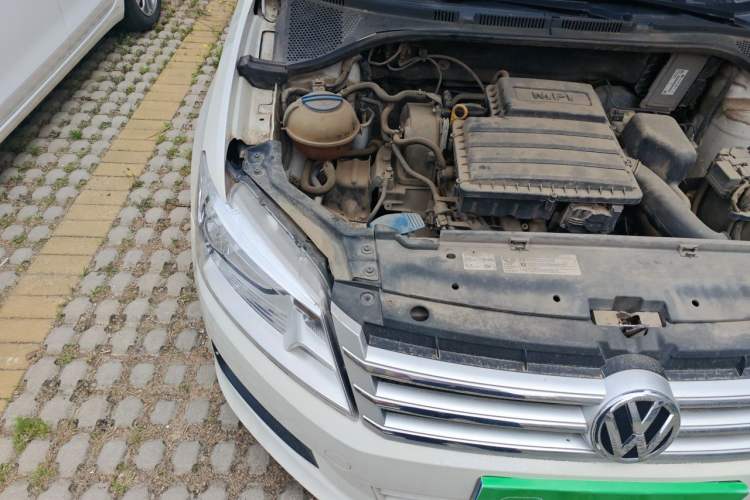 Used Volkswagen Santana 2015 1.6L Manual Comfort Edition Engine Bay Right