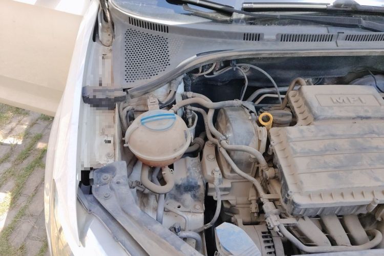Used Volkswagen Santana 2015 1.4L Manual Comfort Edition Engine Bay Right