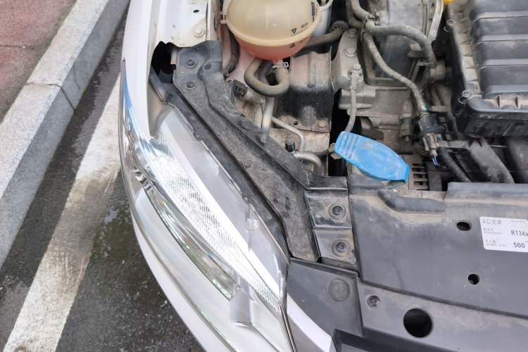 Used Volkswagen Santana 2015 1.4L Manual Fashion Edition Engine Bay Right
