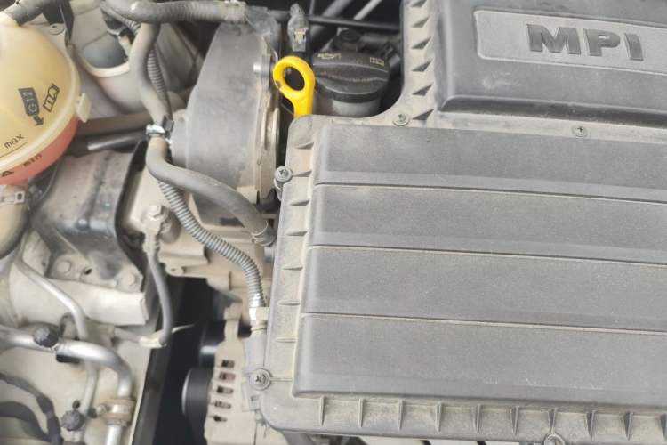 Used Volkswagen Santana 2015 1.6L Automatic Comfort Edition Engine Bay Right