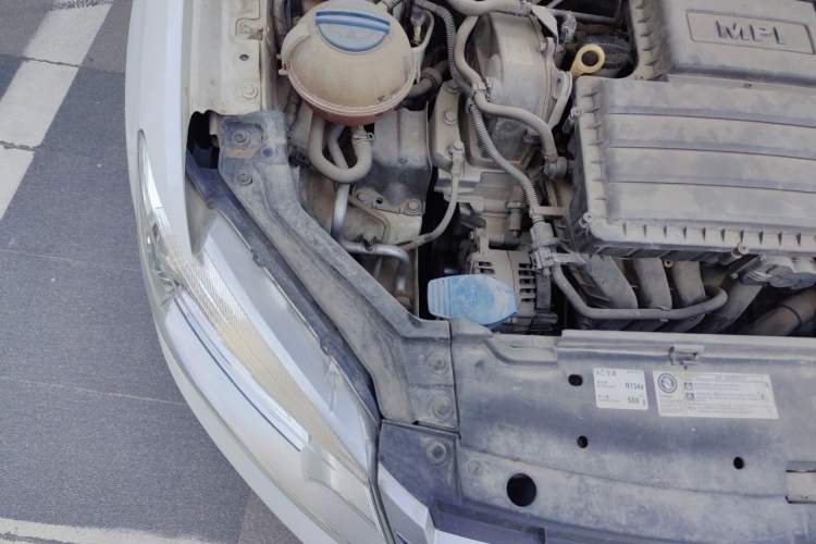 Used Volkswagen Santana 2015 1.6L Automatic Comfort Edition Engine Bay Right