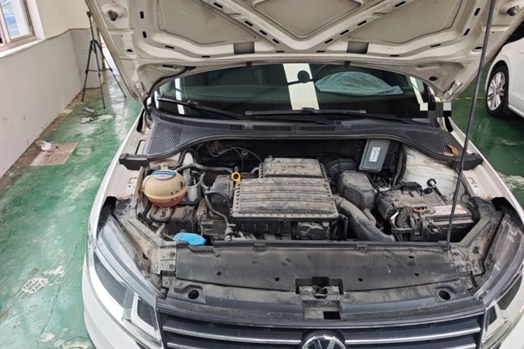 Used Volkswagen Santana 2015 Haval H6 1.6L Automatic Luxury Model Engine Bay Right