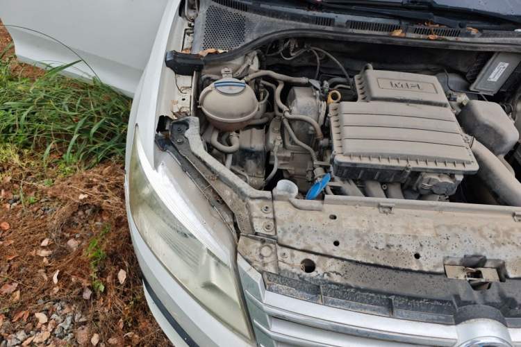 Used Volkswagen Santana 2015 1.6L Manual Comfort Edition Engine Bay Right