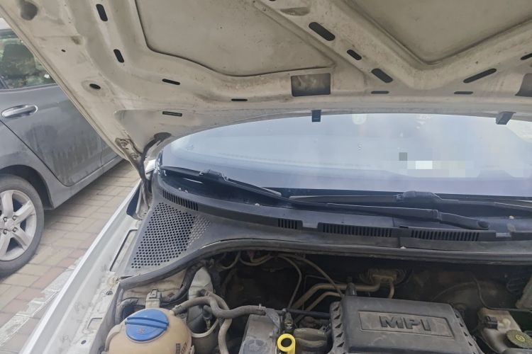 Used Volkswagen Santana 2015 1.6L Automatic Comfort Edition Engine Bay Right