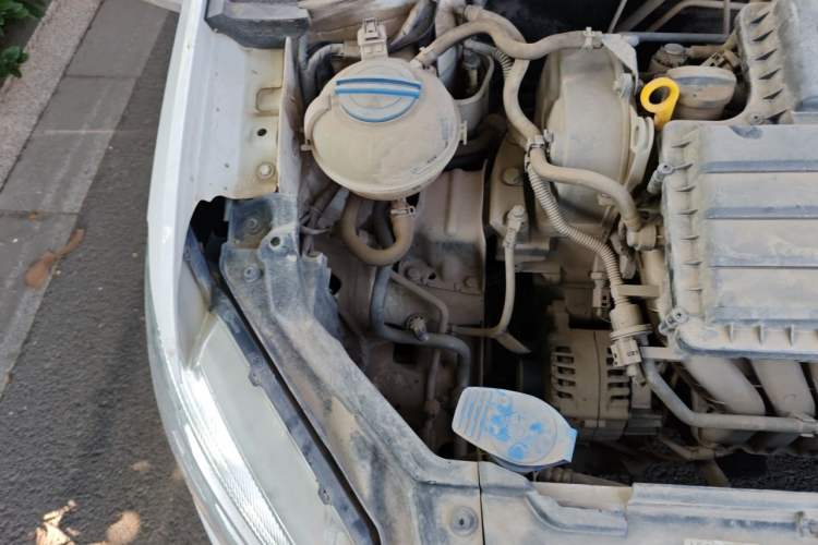 Used Volkswagen Santana 2015 1.4L Manual Fashion Edition Engine Bay Right