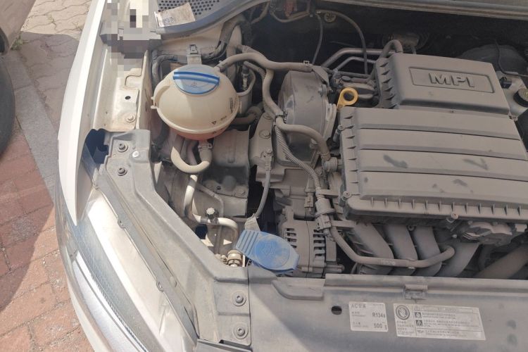Used Volkswagen Santana 2015 1.6L Automatic Fashion Edition Engine Bay Right