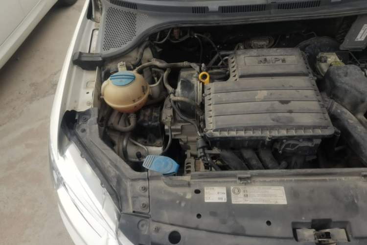 Used Volkswagen Santana 2015 1.6L Automatic Comfort Edition Engine Bay Right