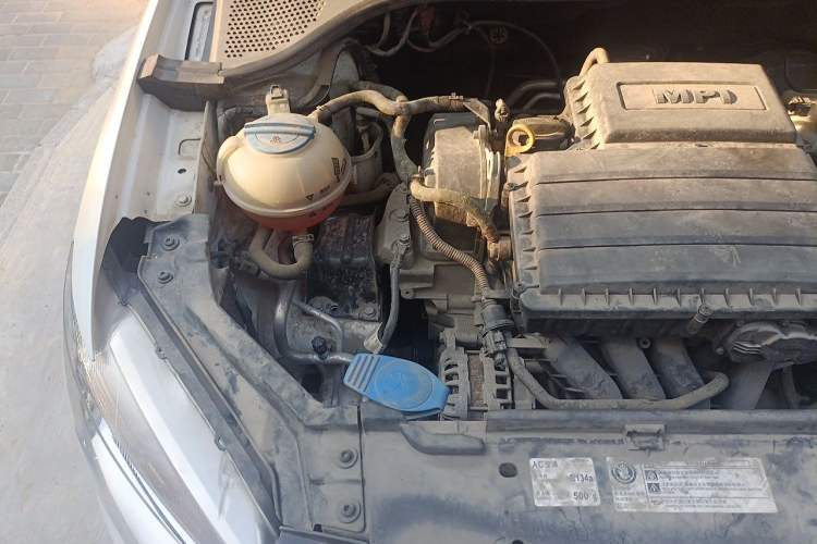 Used Volkswagen Santana 2015 1.6L Manual Fashion Edition Engine Bay Right